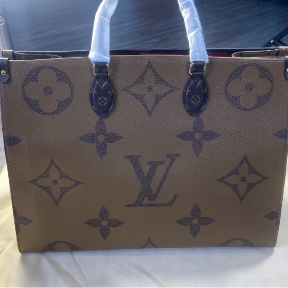 OnTheGo GM Tote Monogram Reverse Canvas Brown Bag - Picture 4 of 15